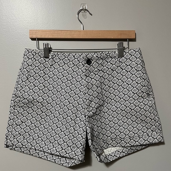 Banana Republic Hampton Fit Chambray Pattern Rolled Cuff Mid Rise Shorts - Picture 1 of 10